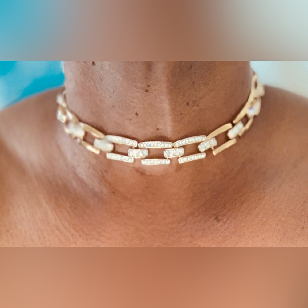 VINTAGE-•Pristine Gold tone and faux diamond choker